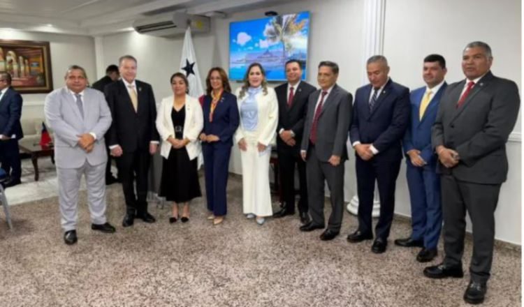 Acto de conformación del grupo multipartidista de intercambio parlamentario con Taiwán.  Cortesía
