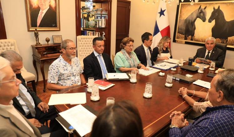 Participantes de la reunión convocada por el Órgano Ejecutivo.  Cortesía