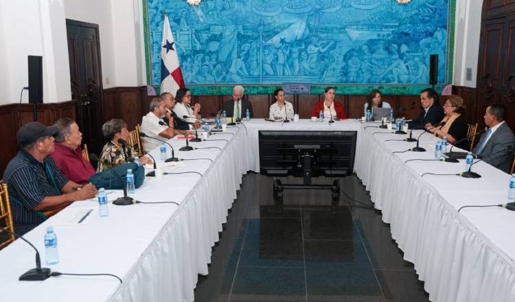 Segunda reunión sobre la ley de descuentos a adultos mayores.  Cortesía 