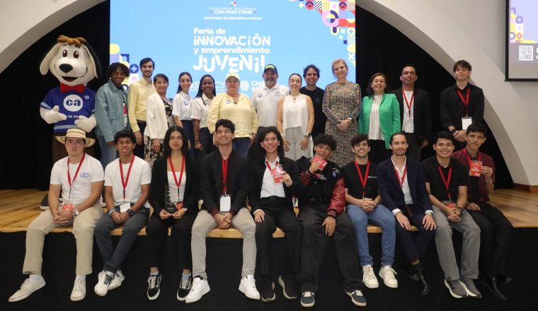 Participantes de la primera edición de la feria en Ciudad del Saber.  Cortesía