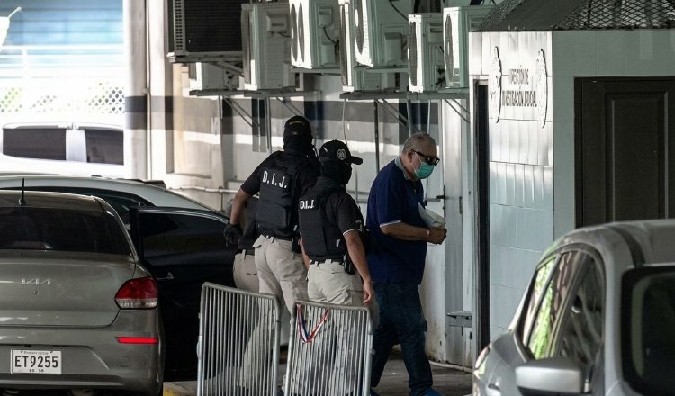 La investigación contra el exdirector de la CSS, Enrique Lau Córtes, apunta a una lesión de $500 mil. Cortesía