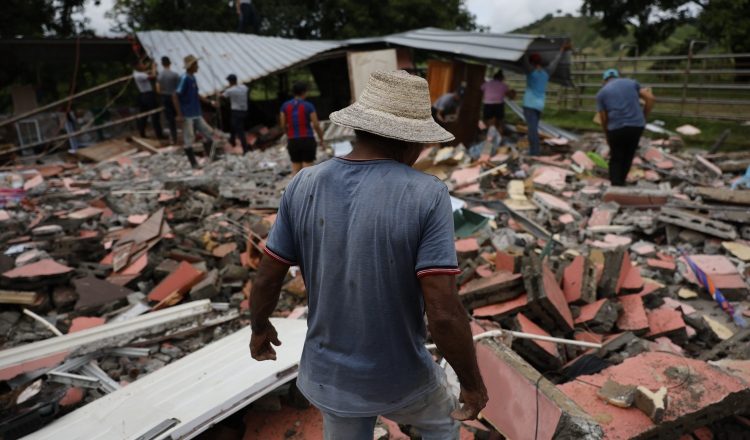 Más de 200 viviendas resultaron afectadas por el terremoto.  EFE