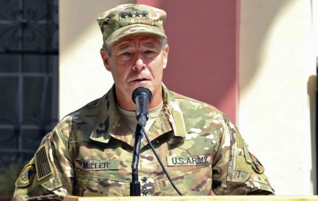  El comandante de la OTAN, teniente general Austin "Scott" Miller, salió ileso. Foto: AP.