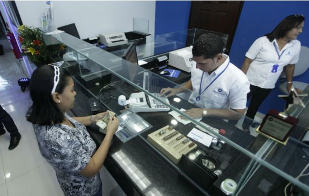 Evite conversar con extraños acerca del monto ahorrado. Foto: Panamá América.