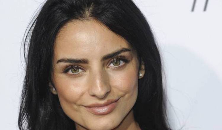 Aislinn Derbez.