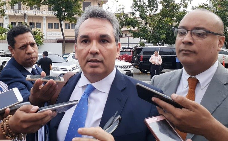 Alfredo Castillero Hoyos anunció que peleará ante instancias internacionales su "injusta destitución". 