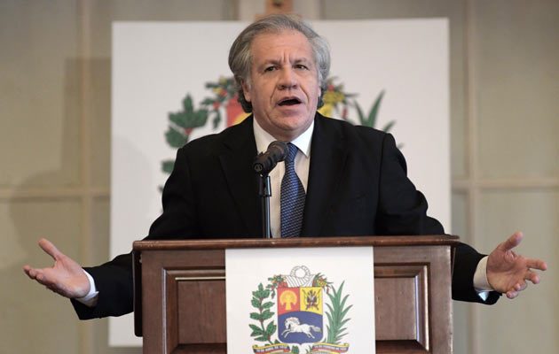 Luis Almagro denunció el desmantelamiento del Estado de Derecho realizado "poco a poco" por parte del gobierno bolivariano de ese país, por lo que pidió controlar esos procesos "desde el principio" en América. FOTO/EFE