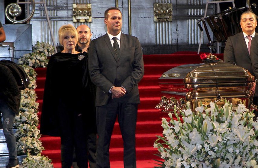 Anel Noreña en el homenaje de José José. Foto: EFE