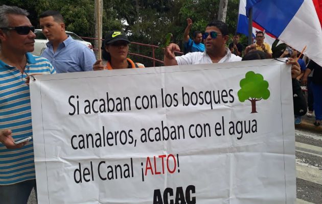 Los residentes protestaron pacíficamente.