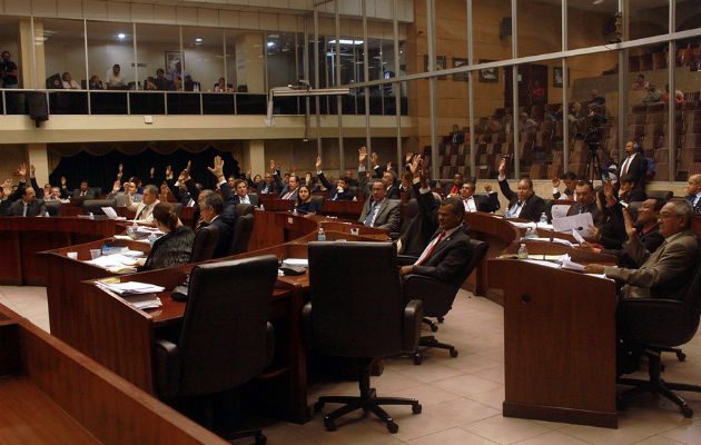 Diputados vinculados a posible lesión patrimonial y cambio irregular de cheques. Foto: Panamá América.
