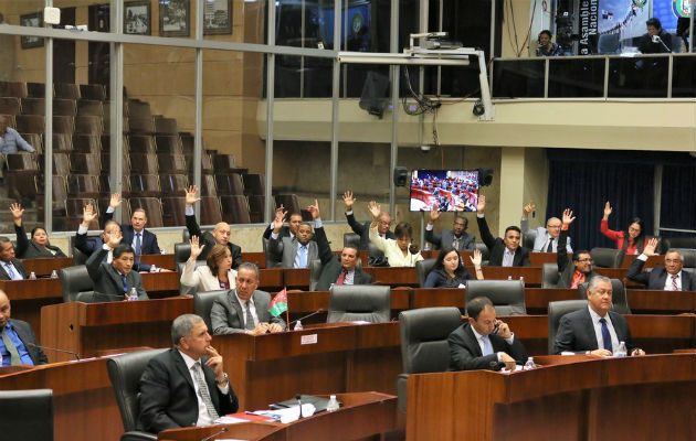 Aprueban en tercer debate proyecto que recompensa a personas que denuncien actos de corrupción. Foto: Panamá América.