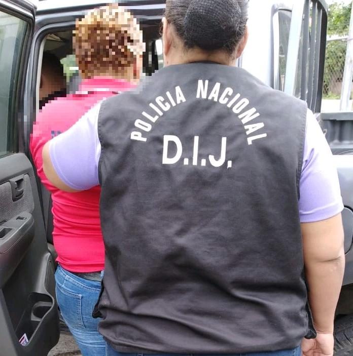 A la mujer se le trasladó al centro femenino de Los Algarrobos donde permanecerá por el término de seis meses, tiempo otorgado por la jueza Rita Williams al Ministerio Público para que investigue. Foto/José Vásquez