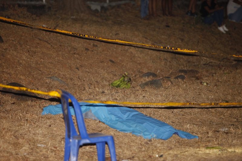 Un racimo de plátanos verdes aparece en la escena. El racimo se lo iba a llevar Moisés Gutiérrez a su hermano. Foto Alexander Santamaría