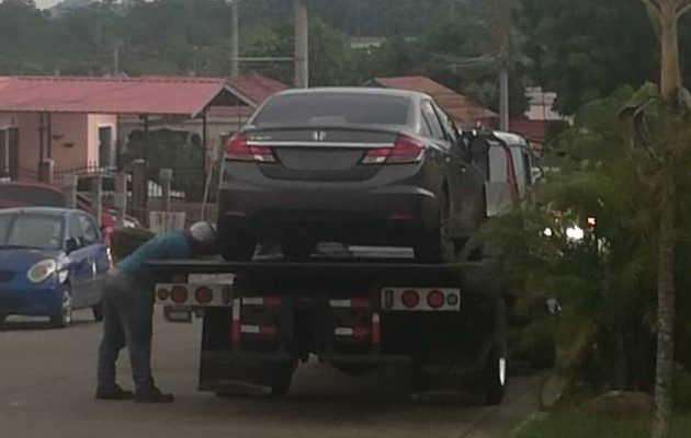 El automóvil fue localizado por unidades "Linces" de la Policía Nacional en la barriada Valle Dorado, provincia de Panamá Oeste.