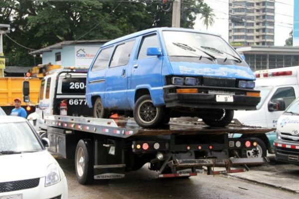 La remoción de los automóviles se realiza en todos los corregimientos de la comuna capitalina.