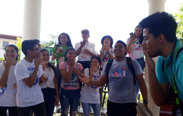  Los peregrinos recorren las calles y sitios de interés en las parroquias. Foto: Thays Domínguez. 