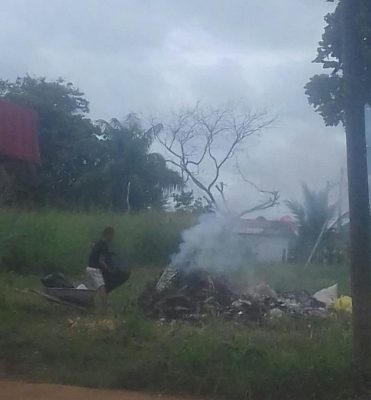 Muchos son afectados por la gran cantidad de humo que generan la acumulación de basura en lugares inapropiados Foto/José Vásquez