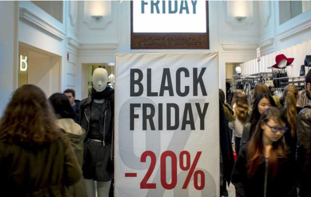 La fiebre de las compras, no obstante, se dispara cuando llegan los descuentos más jugosos entre ese jueves y el Ciberlunes ("Cyber Monday").