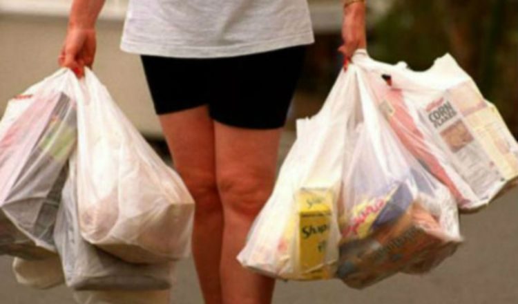 Aún no hay cultura de llevar bolsas reutilizables. Foto de cortesía