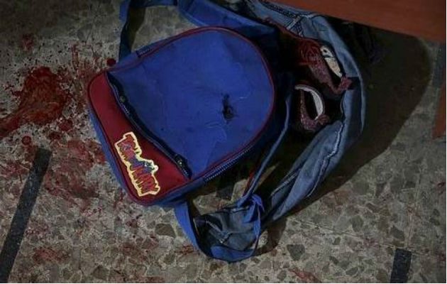 La menor de 9 años golpeó con su maleta a su compañera. Foto: EFE/ Ilustrativa