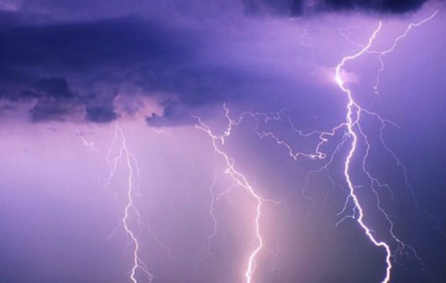 Durante la celebración en Brasil empezó a llover con intensidad. Foto: EFE