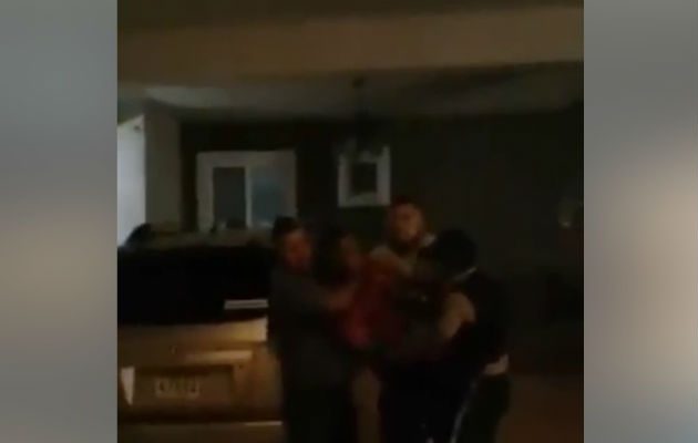 Le dan una paliza a hombre que intentó robar en un casa en Brisas del Golf. Redes sociales.