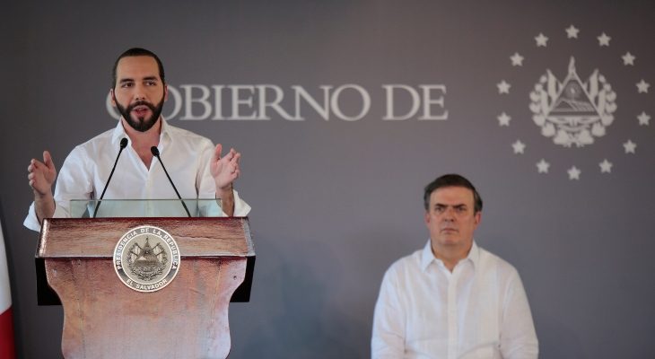 Nayib Bukele, un duro crítico de las Administraciones anteriores de su país, señaló que "nadie puede dudar que El Salvador vive en una democracia plena" frente a sus vecinos que constantemente enfrentan crisis políticas y sociales. FOTO/EFE