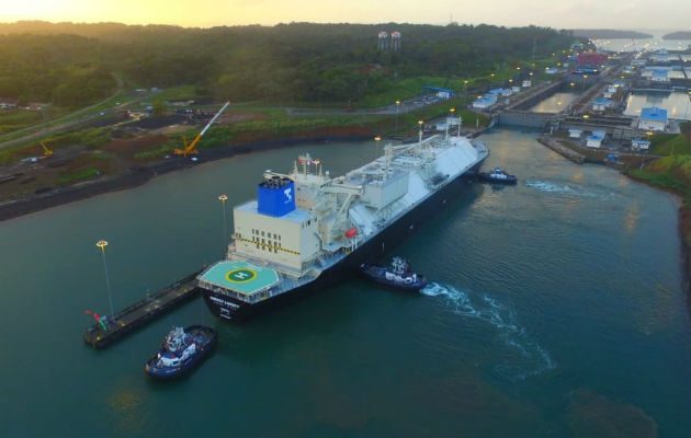 Otros buques que han utilizado las esclusas neopanamax son los de graneles secos y líquidos, portavehículos y pasajeros. Foto: Canal de Panamá