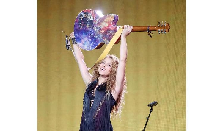 Shakira, Paquita la del barrio y Marc Anthony han tenido que rendir cuentas a la ley.  Fotos: Instagram