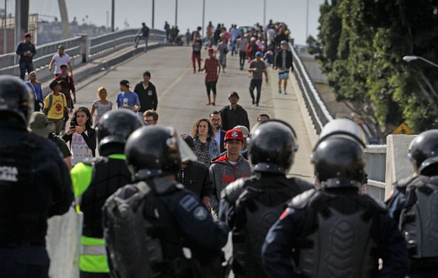 Las autoridades hondureñas han negado la salida a 716 nacionales, 326 de ellos menores, por tener "impedimentos de salida por falta de requisitos", indicó.