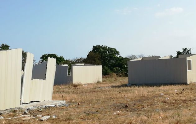 Las 'casas de papel' que nunca entregó el programa Techos de Esperanza. Foto: Miriam Lasso.