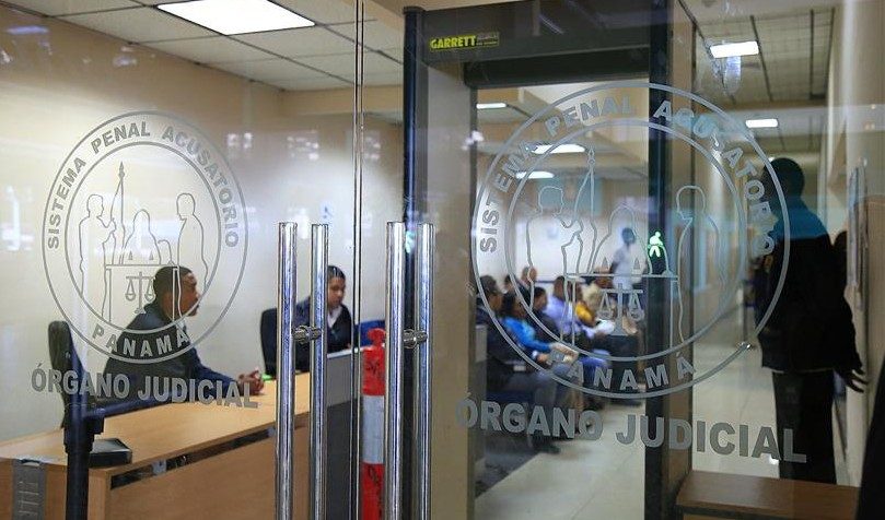 El Tribunal de Juicio Oral decidió imponerle al exmandatario Ricardo Martinelli la medida cautelar personal de depósito domiciliario.