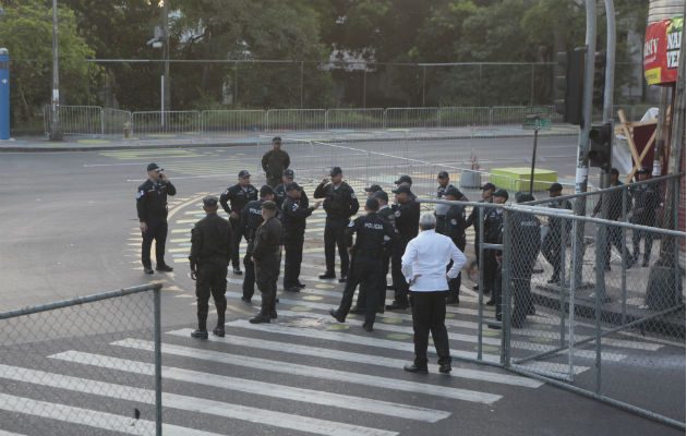 Cerco policial en la entrada de la 5 de Mayo. 