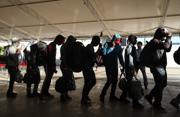 El pasado abril, y en el marco de una nueva política migratoria, el Gobierno que preside Sebastián Piñera estableció la exigencia de un visado consular de turismo para los haitianos y uno denominado "de responsabilidad democrática" para los venezolanos.
