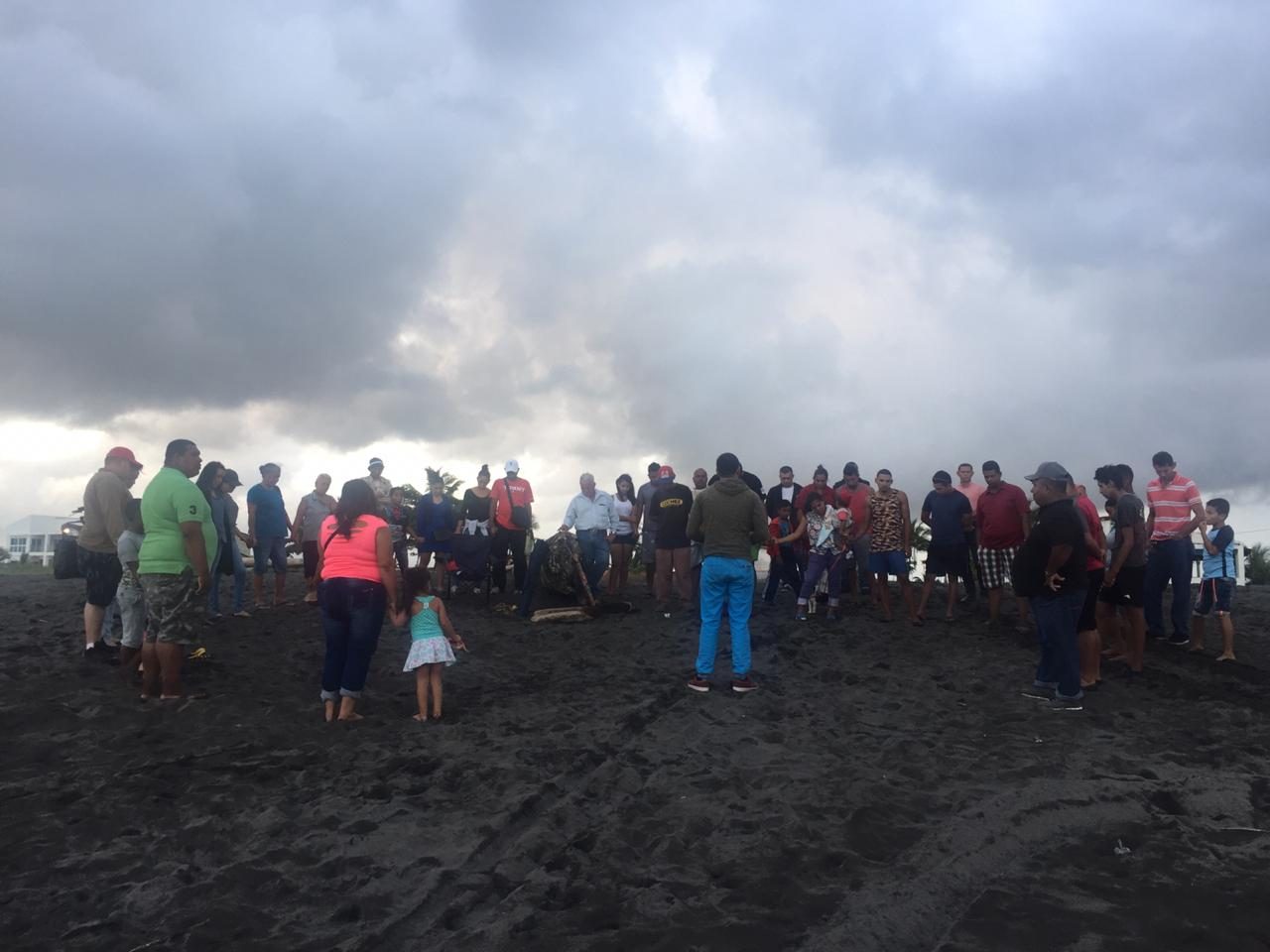 Los familiares de Jorge Avendaño realizaron una vigilia en el área donde fue visto por última vez. Foto/Mayra Madrid