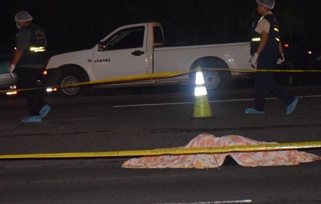 La sub dirección de operaciones del tránsito en la provincia de Chiriquí reitera el llamado a los peatones a que utilicen los puentes elevados. Foto/Mayra Madrid