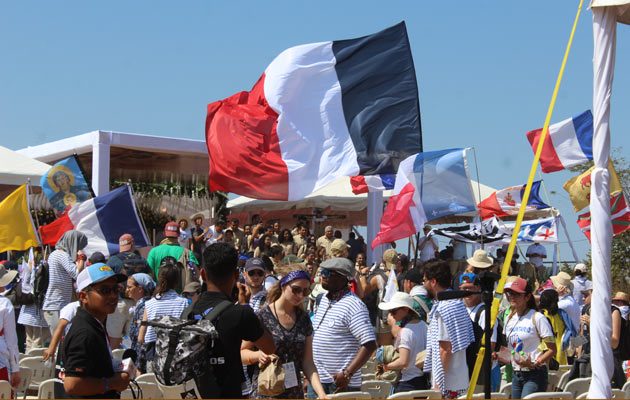 La mayoría de los peregrinos que retornaron a Chitré con Europeos. Foto/Thays Domínguez