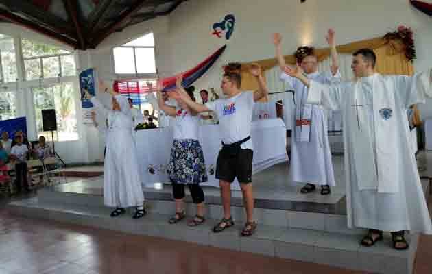 Motivación espiritual durante la misa. Foto/Eric Montenegro