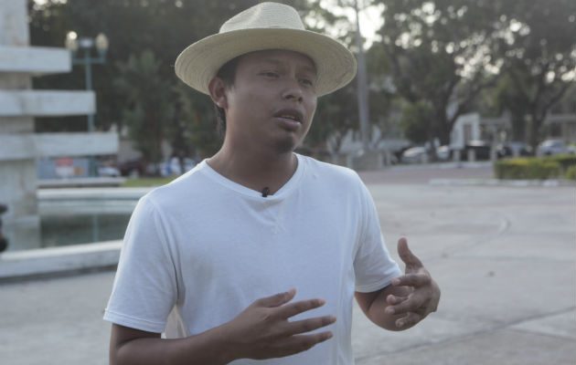 Duiren Wagua, cineasta guna, coproductor de La Casa de Papel en la comarca Guna en Panamá. Víctor Arosemena