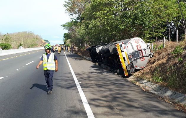 El camión llevaba 6 mil galones de gasolina y 2 mil 300 galones de diesel. Foto: Mayra Madrid.