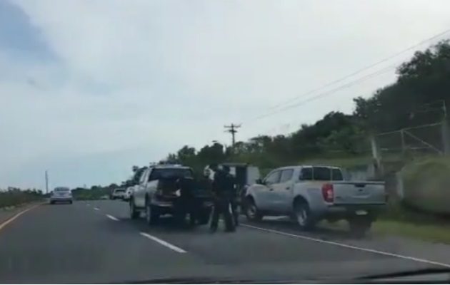 Personal del Ministerio Público investiga la causa de muerte del cadáver encontrado flotando en la provincia de Colón.