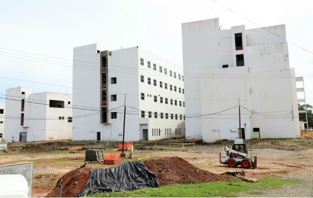 "El empleo genera el poder adquisitivo y cuando eso se tiene la economía se reactiva en la provincia de Colón", dijo Lee. Foto/Cortesía