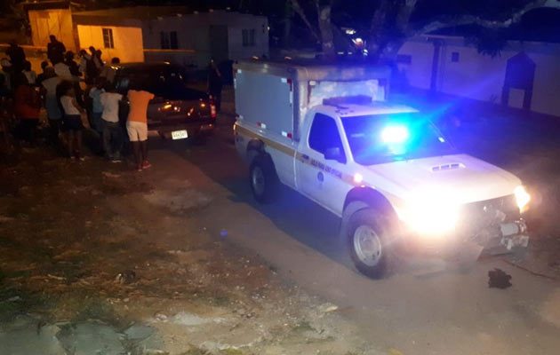 El joven Jorge Murgas se encontraba conversando con familiares y amigos cuando fue ultimado. Foto/Diómedes Sánchez