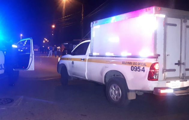 Personal de Criminalística llegó al lugar, donde mataron al joven en la provincia de Colón. 