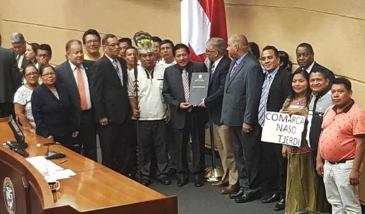 El proyecto de ley 656, que crea la comarca Naso, ahora está pendiente de la sanción del Ejecutivo.  Cortesía