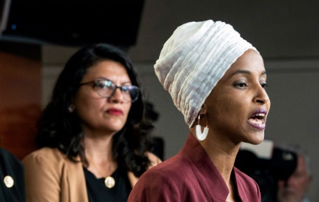  Ilhan Omar (der.) and Rashida Tlaib en rueda de prensa en el Capitolio, Washington. Foto: EFE.