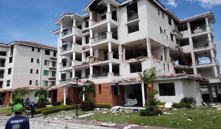 El edificio afectado tendrá que pasar por un proceso de evaluación y reconstrucción para que las familias puedan regresar a vivir. Foto de cortesía
