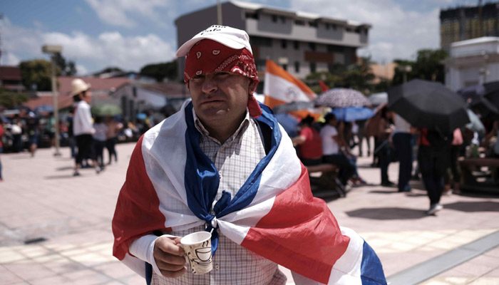 Decenas de personas participaban en la huelga de los sindicatos que comenzó el pasado 10 de septiembre en rechazo a una reforma fiscal.FOTO/EFE