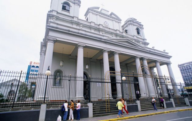 Al cura en los últimos meses lo relegaron de algunos servicios sacerdotales y se encuentra en un convento de monjas, donde únicamente podía oficiar misa para las religiosas y no al público particular.