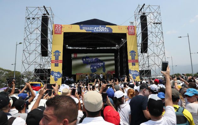 Vista general de la tarima del concierto Venezuela Aid Live en el puente fronterizo de Tienditas, en Cúcuta (Colombia). Foto: EFE.